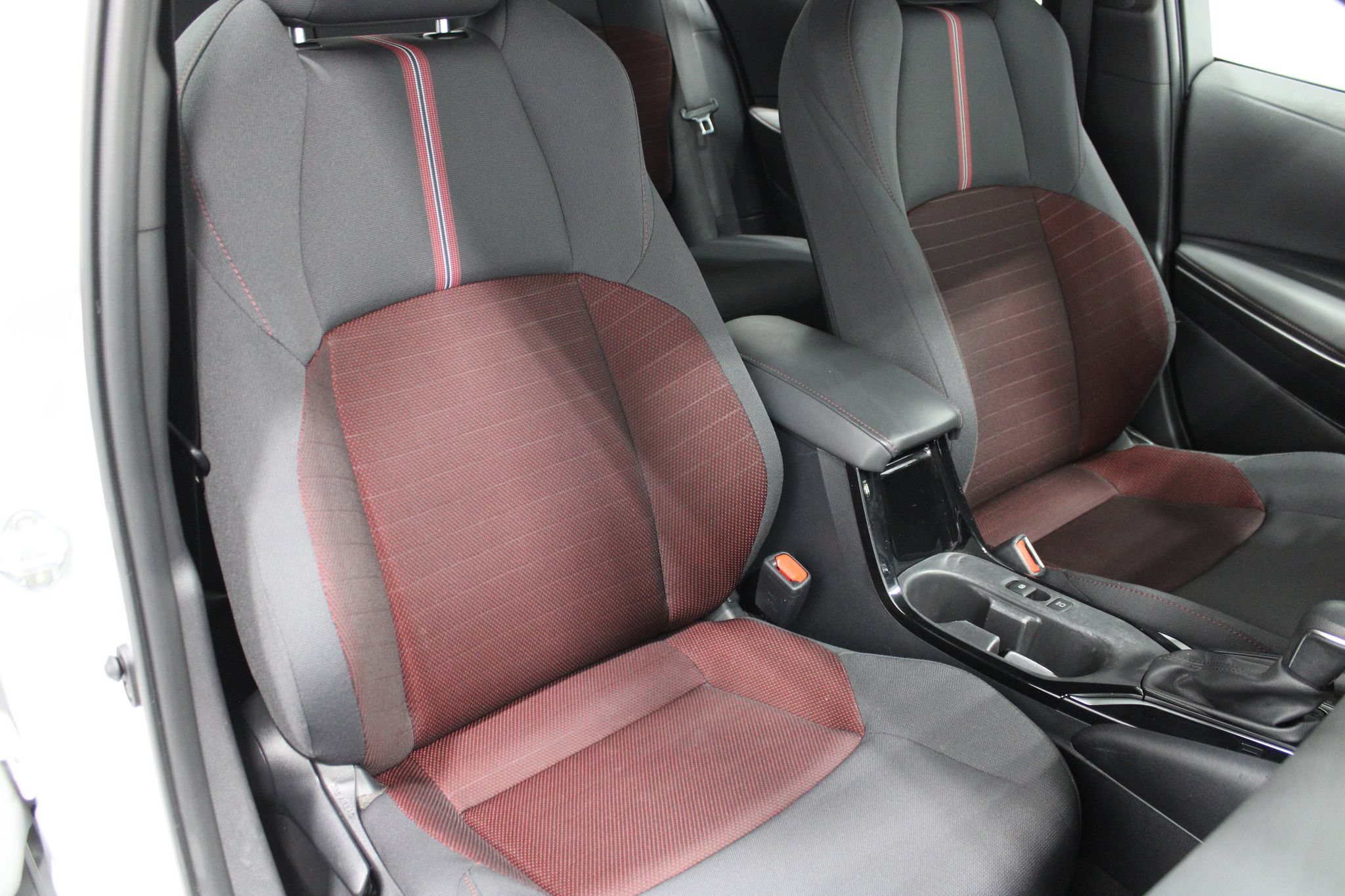 Used 2024 Toyota Corolla SE w/ SE Premium Package FWD image 26