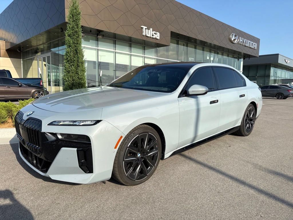 Used 2023 BMW 760i xDrive w/ Executive Package AWD/4WD image 2