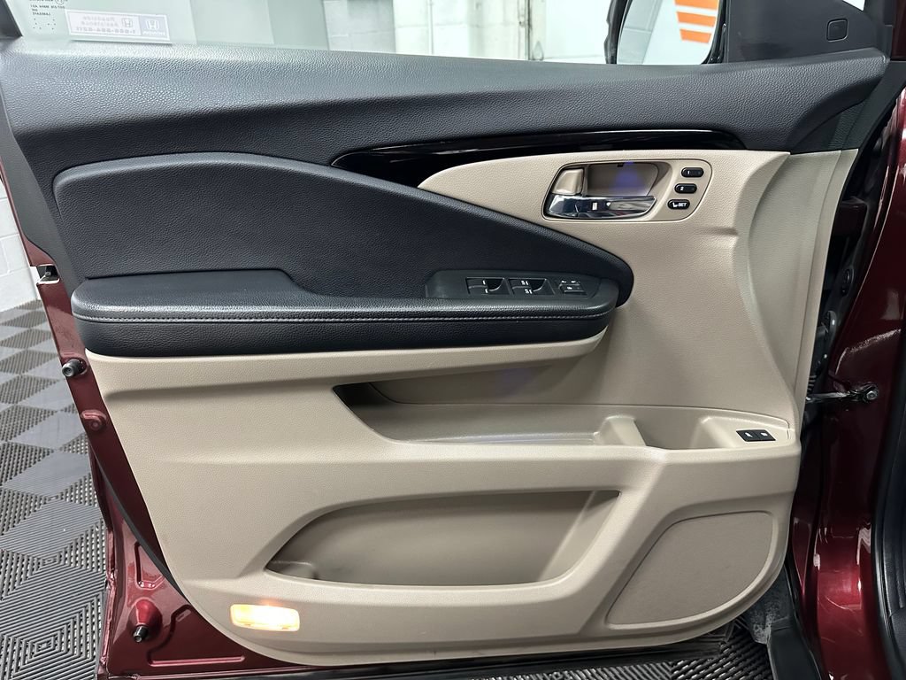 Used 2020 Honda Pilot Touring image 17