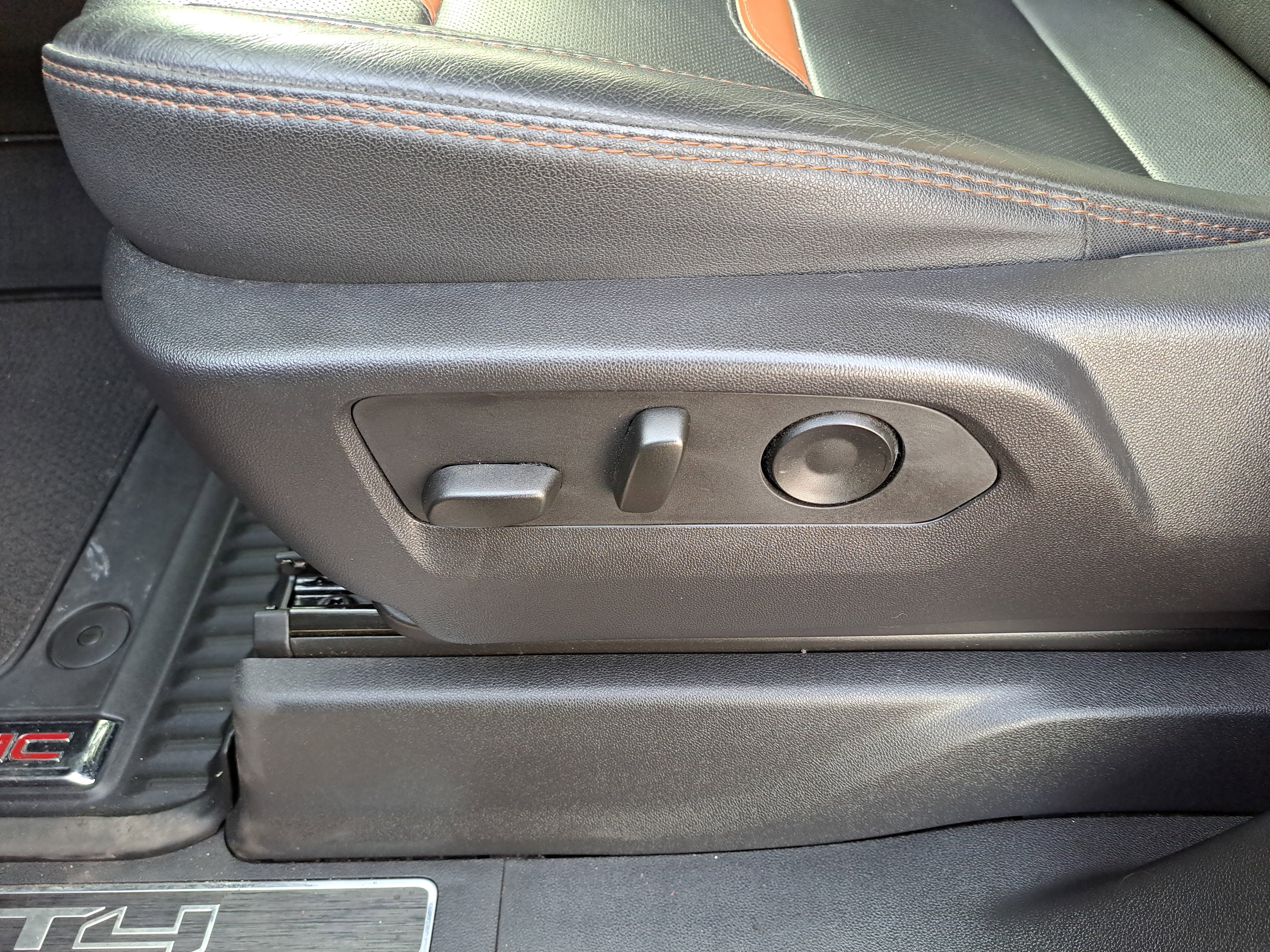 Certified 2023 GMC Sierra 1500 AT4 w/ Technology Package image 14