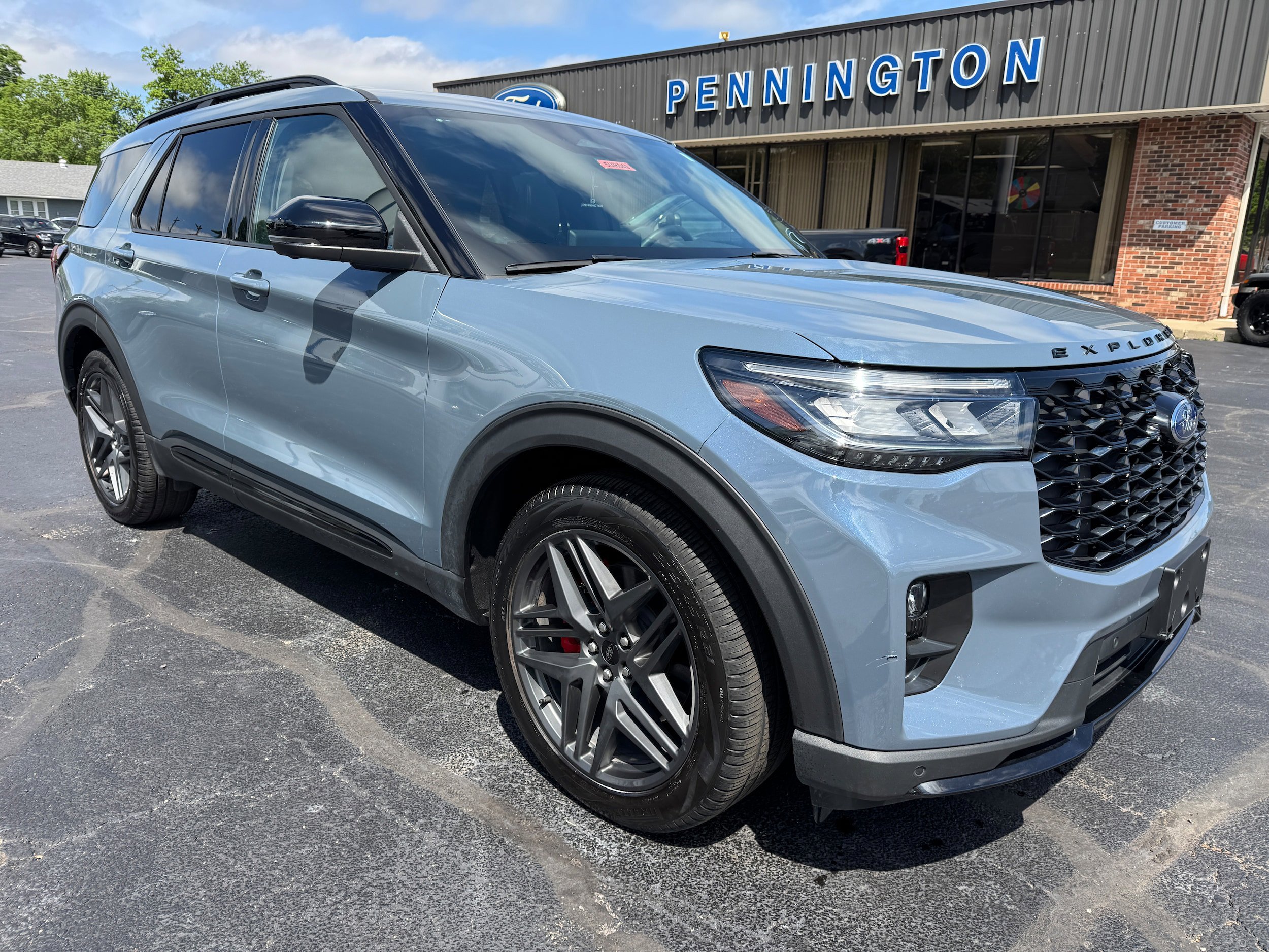 Used 2025 Ford Explorer ST AWD/4WD image 9