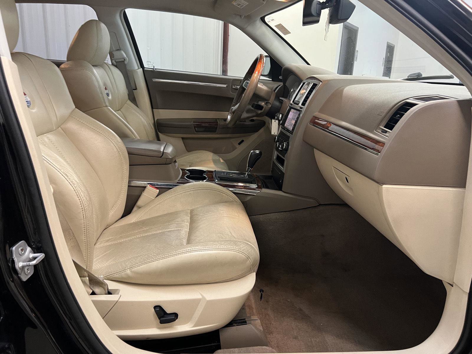 Used 2008 Chrysler 300 C image 26