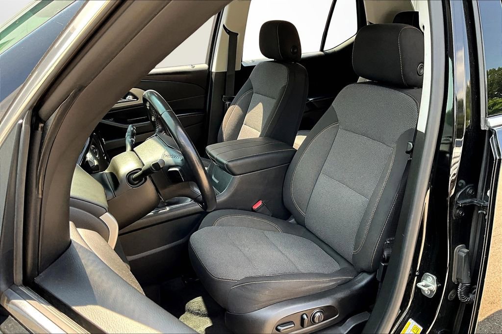 Used 2021 Chevrolet Traverse LT image 21