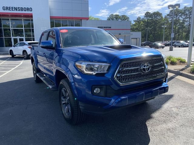 Used 2016 Toyota Tacoma TRD Sport w/ Towing Package image 2