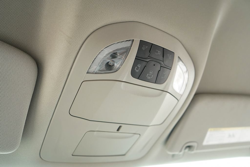 Used 2024 Chrysler Pacifica Touring-L FWD image 11