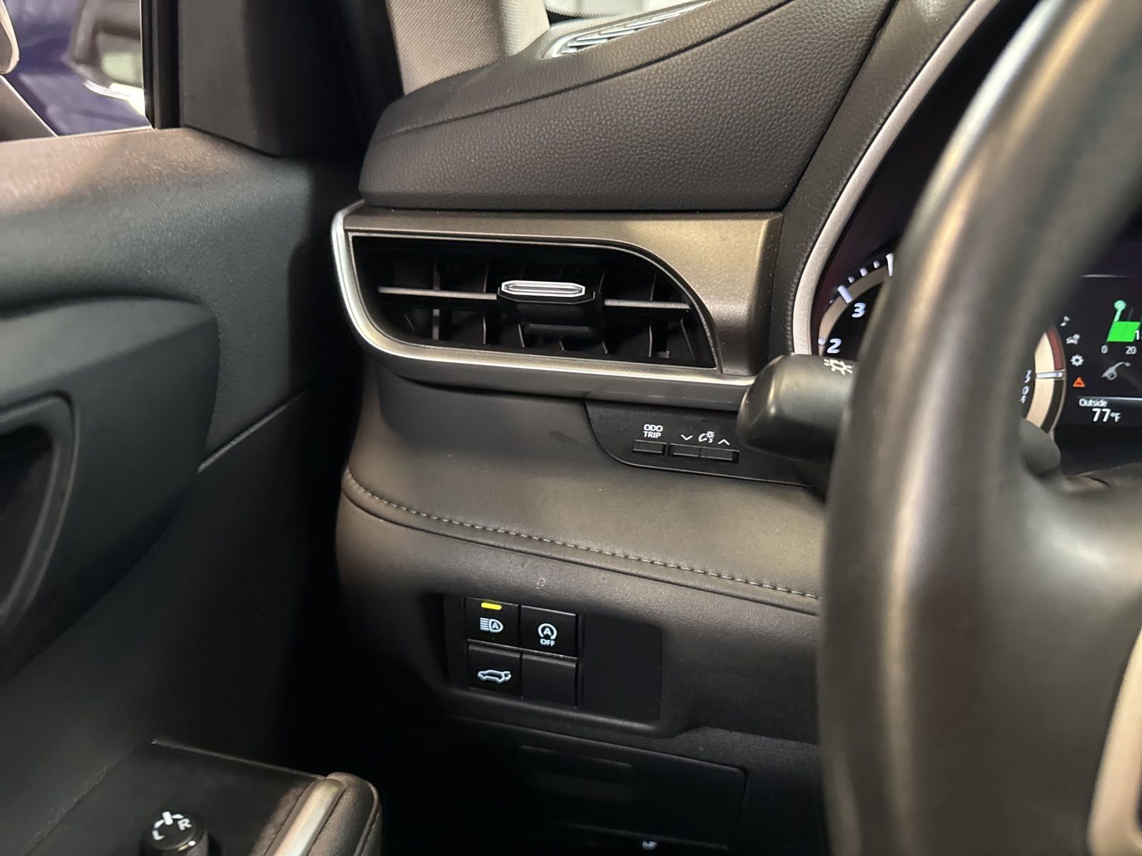 Used 2023 Toyota Highlander XLE image 40