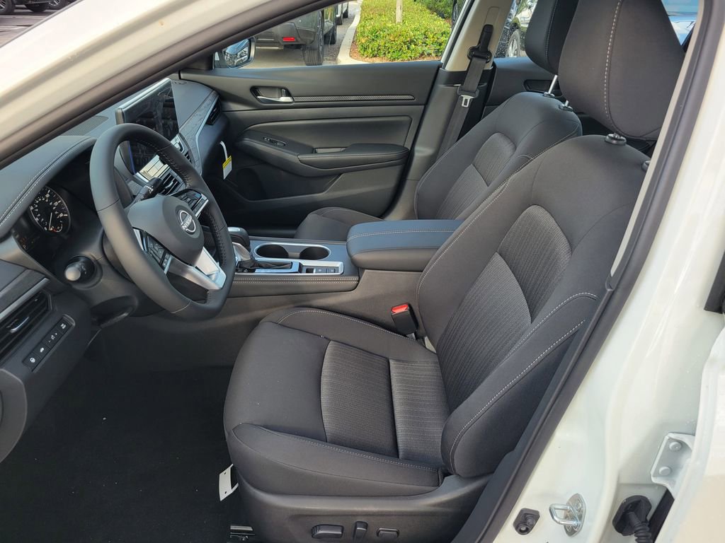 Used 2025 Nissan Altima 2.5 SV w/ SV Premium Package FWD image 14
