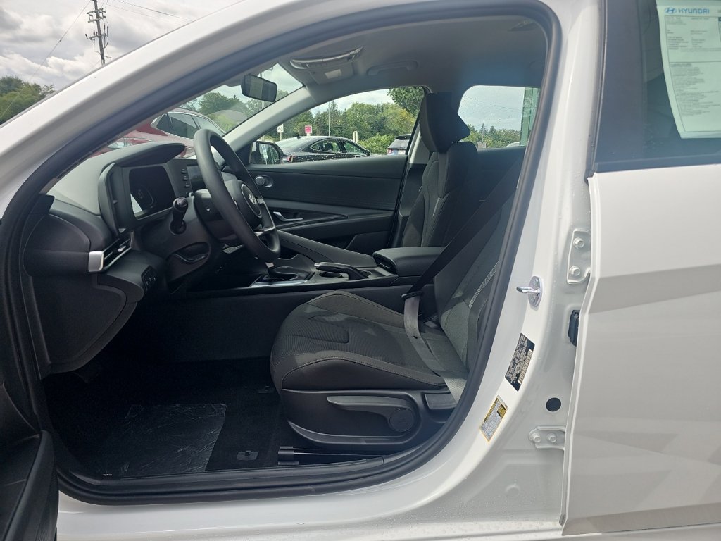 New 2026 Hyundai Elantra SE FWD image 9