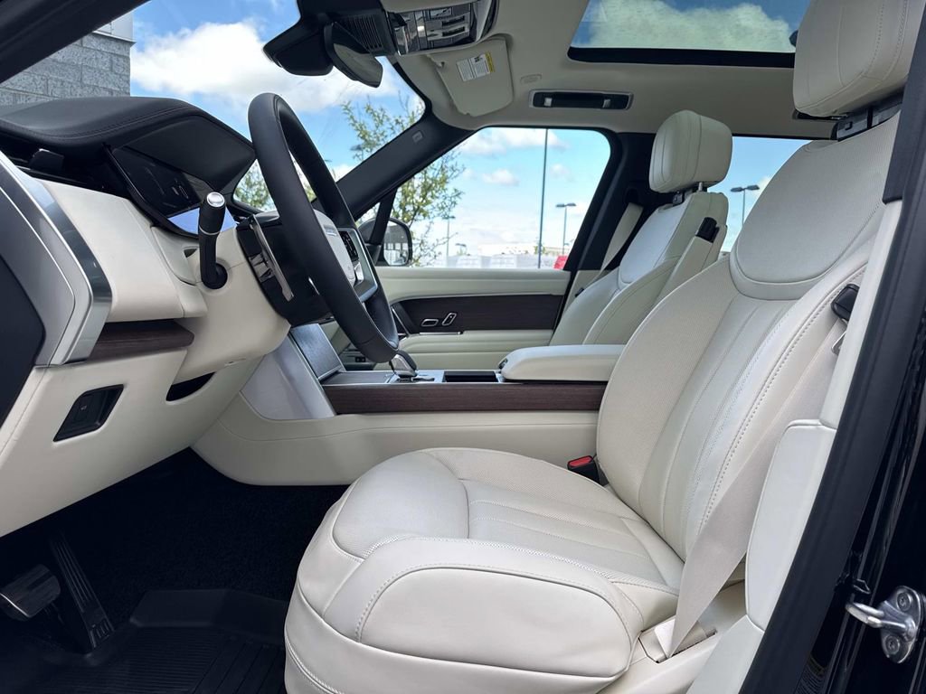 New 2026 Land Rover Range Rover Long Wheelbase SE AWD/4WD image 21