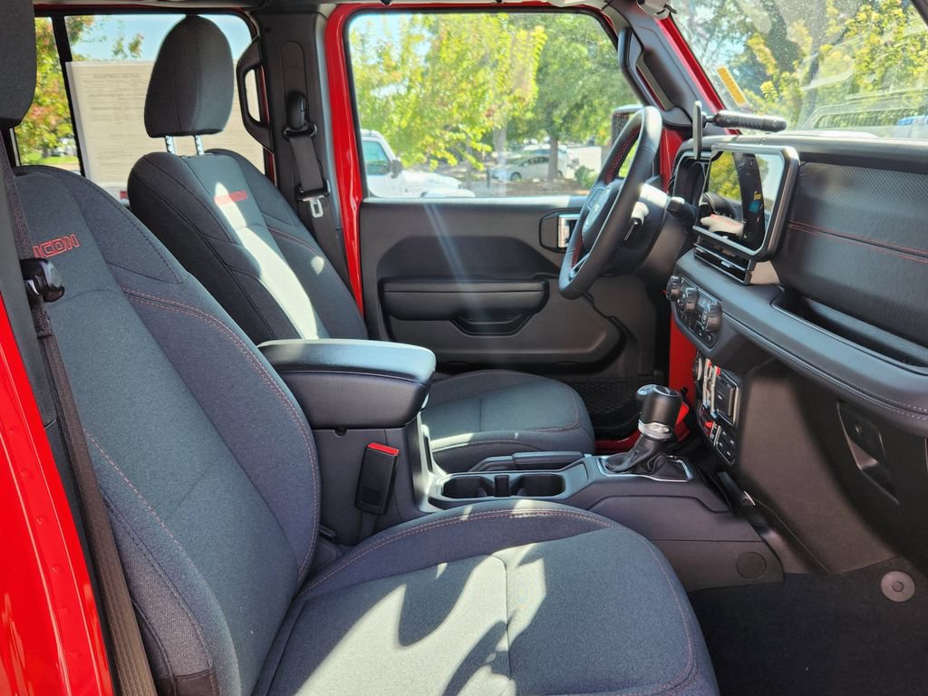 Used 2024 Jeep Gladiator Rubicon w/ Convenience Group AWD/4WD image 18