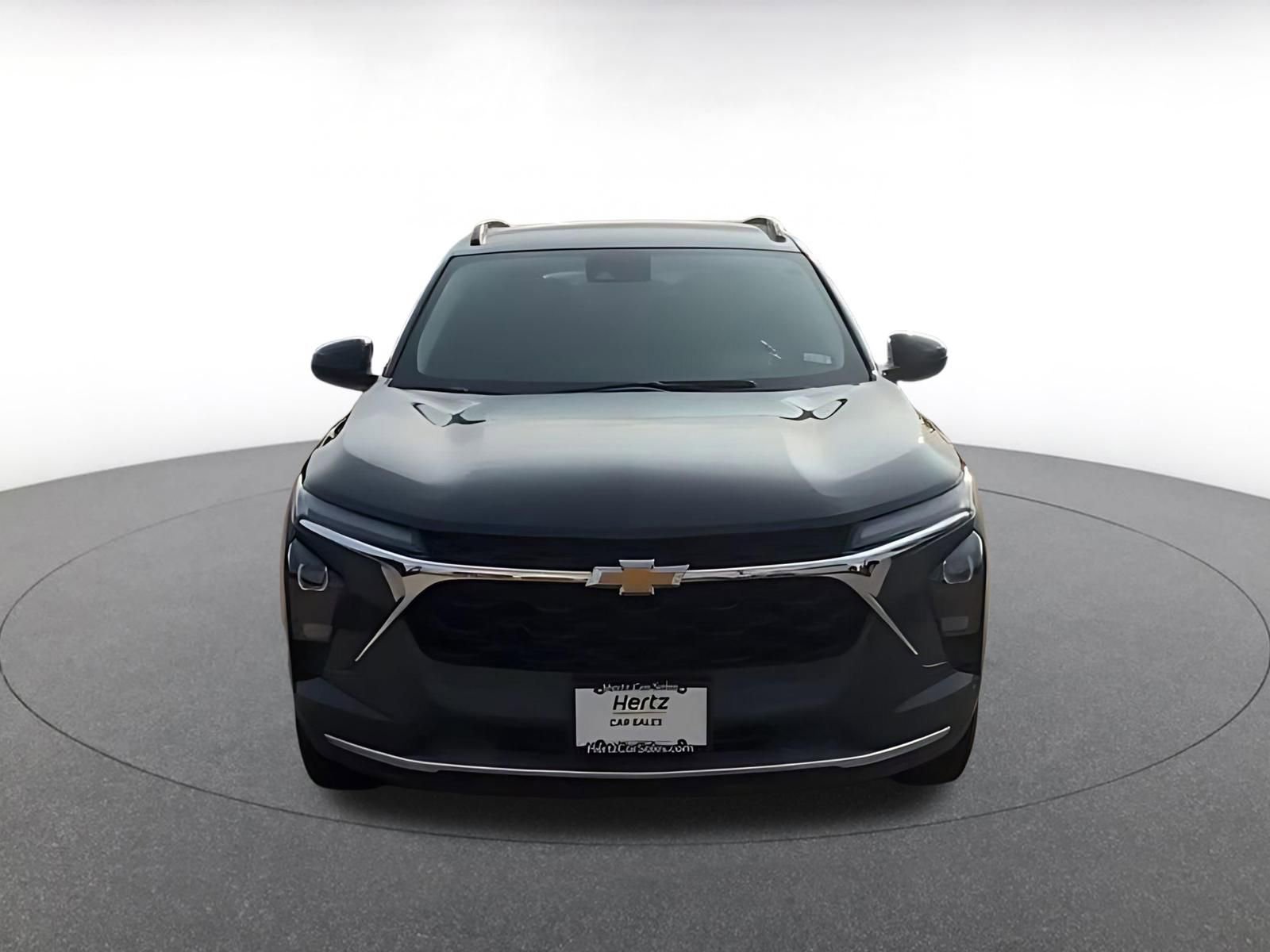 Used 2025 Chevrolet Trax LT w/ LT Convenience Package FWD image 4