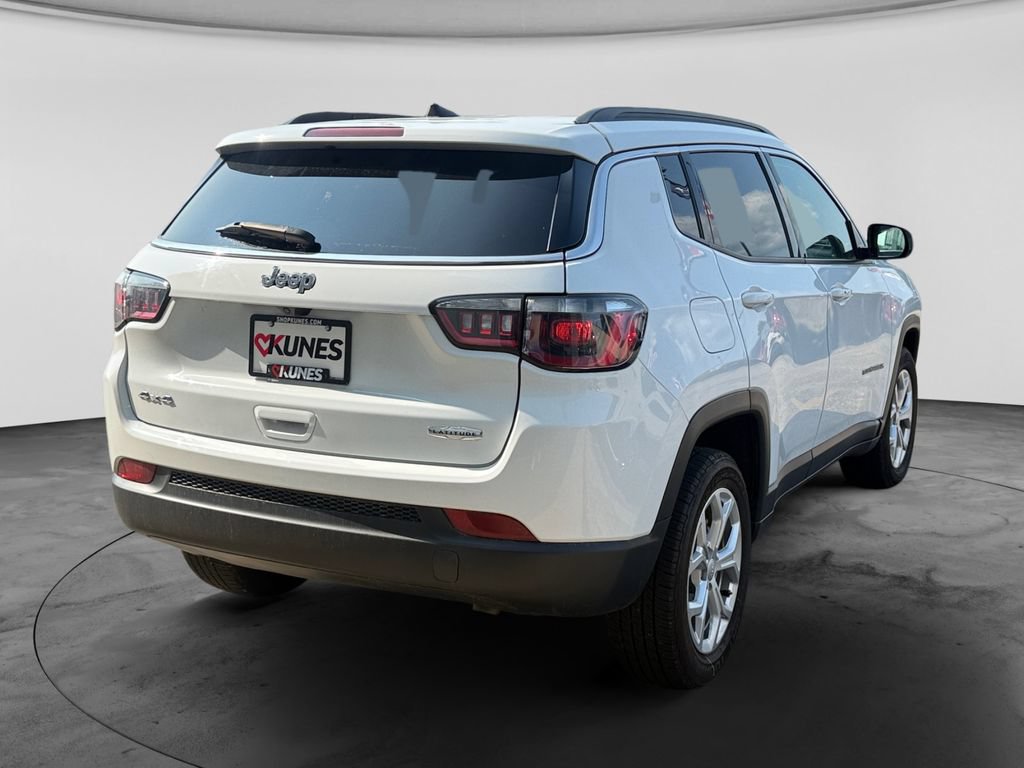 Used 2024 Jeep Compass Latitude AWD/4WD image 9