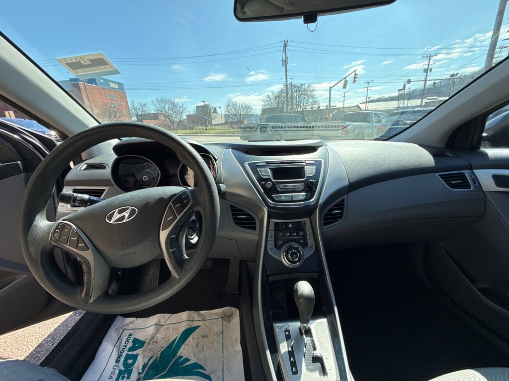 Used 2013 Hyundai Elantra GLS w/ Preferred Pkg FWD image 12