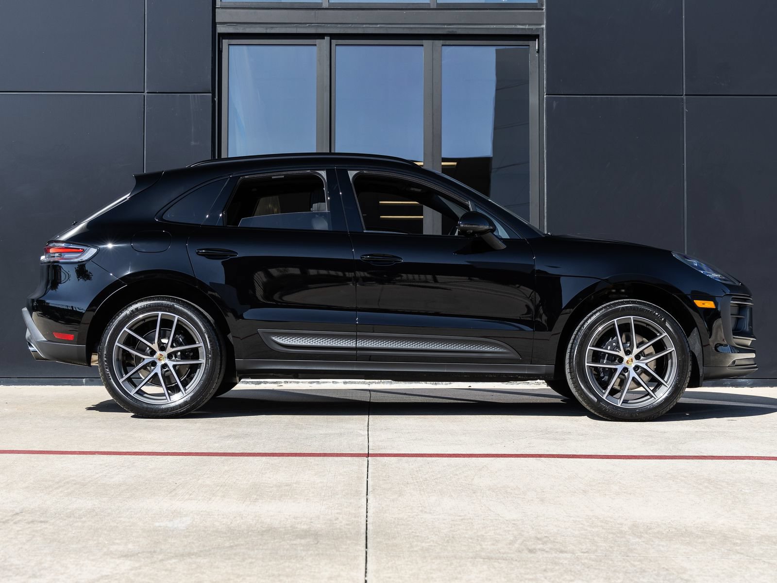 Certified 2026 Porsche Macan AWD/4WD image 12