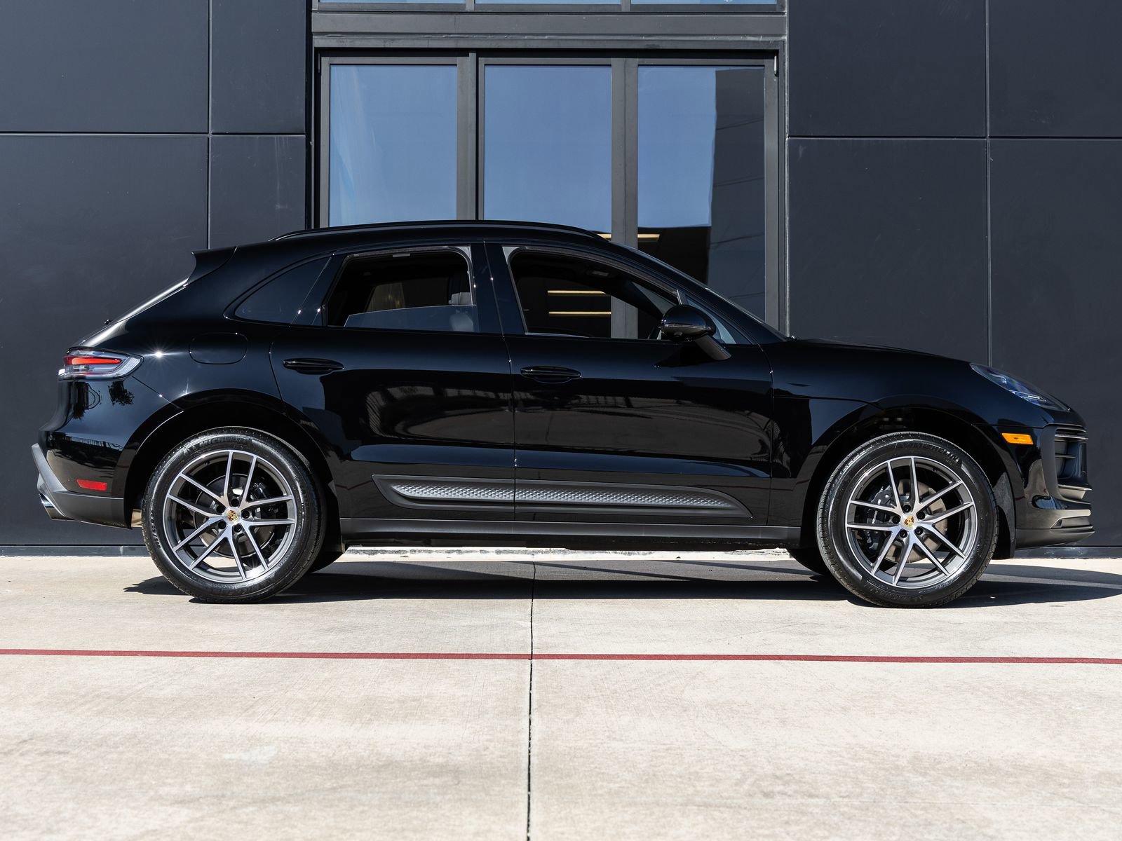 Certified 2026 Porsche Macan AWD/4WD image 12