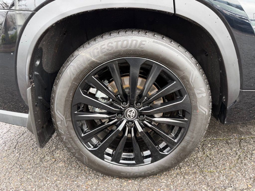 Used 2025 Toyota Highlander XSE AWD/4WD image 10