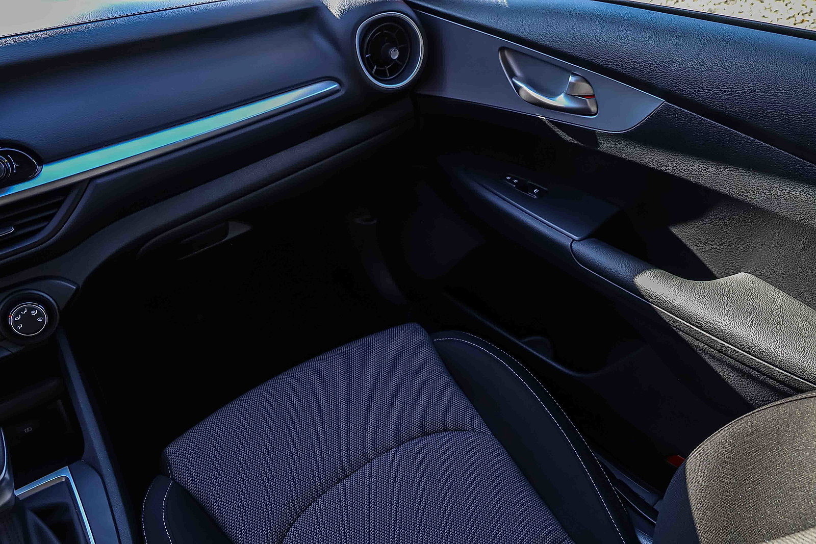 Certified 2024 Kia Forte LXS image 18