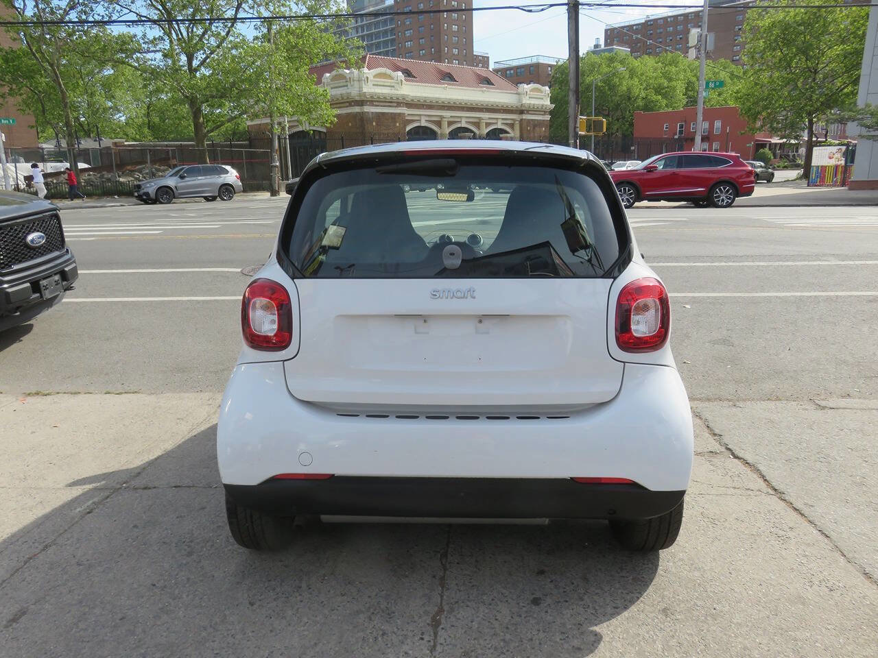 Used 2016 smart fortwo passion RWD image 9
