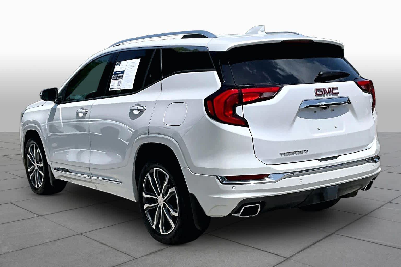 Used 2020 GMC Terrain Denali w/ Denali Premium Package FWD image 12