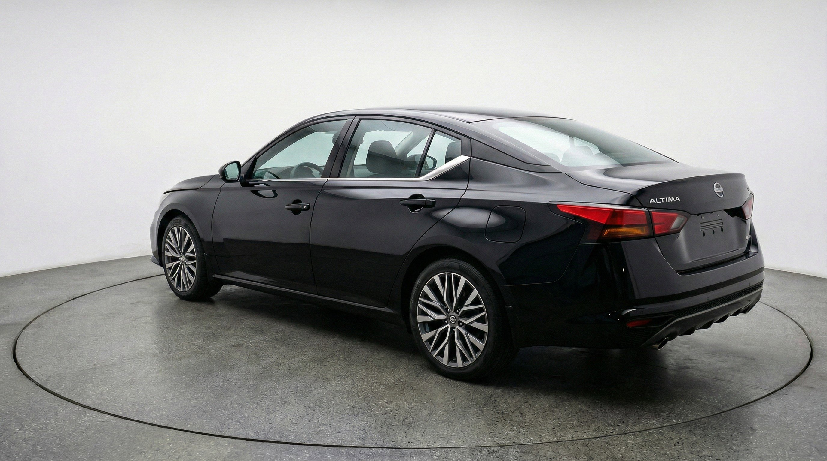 Used 2025 Nissan Altima 2.5 SV FWD image 6