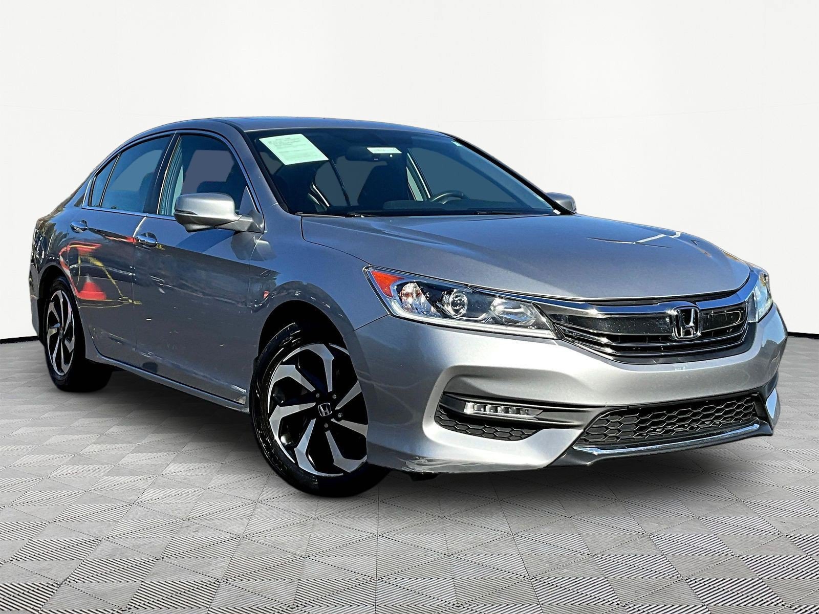 Used 2017 Honda Accord EX-L image 3