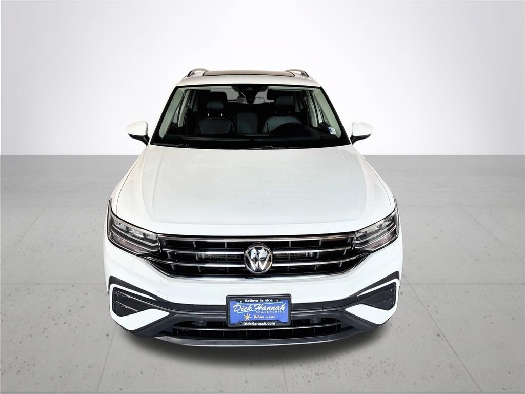 Certified 2022 Volkswagen Tiguan SE w/ Panoramic Sunroof Package AWD/4WD image 4
