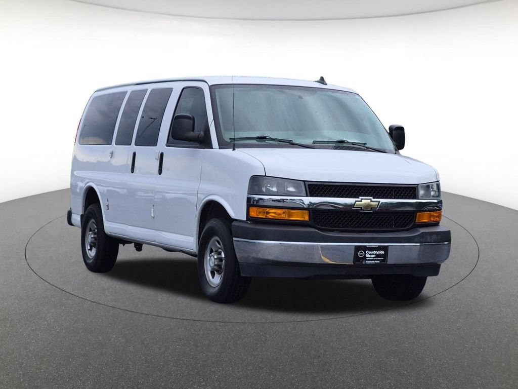 Used 2018 Chevrolet Express 3500 LT w/ LT Preferred Equipment Group RWD image 3