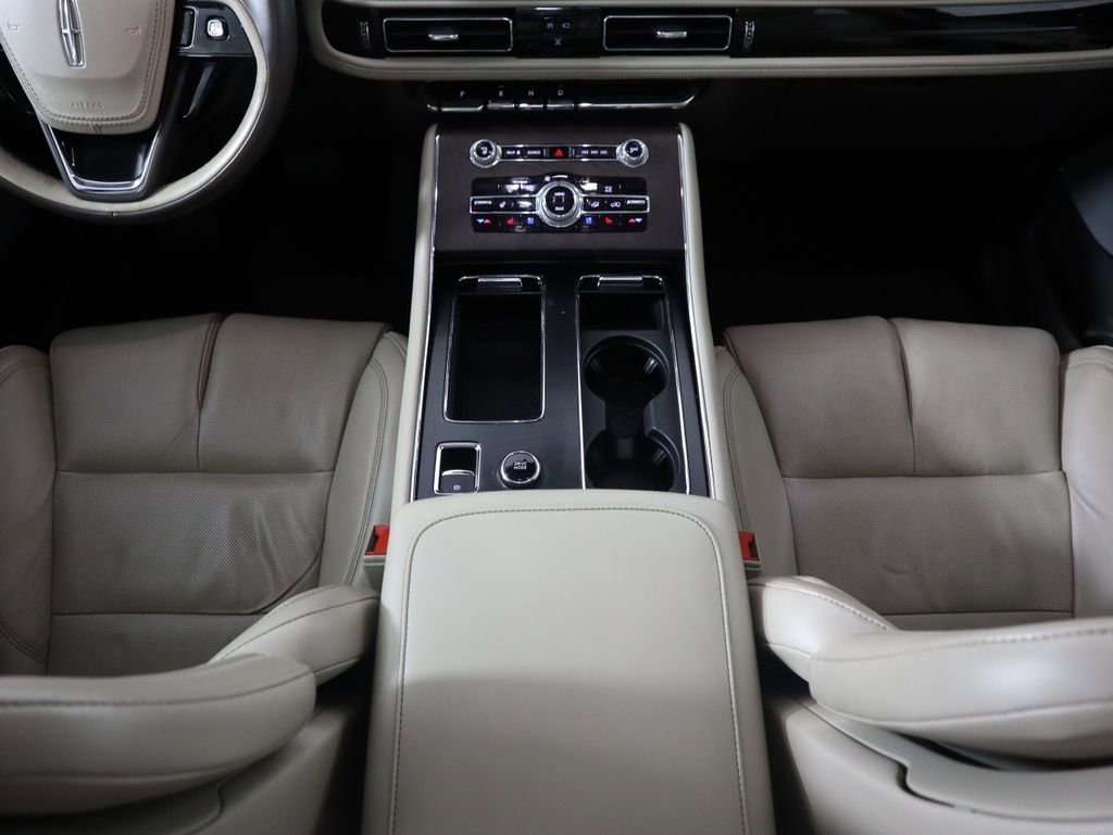 Used 2020 Lincoln Aviator Reserve w/ Equipment Group 202A image 17