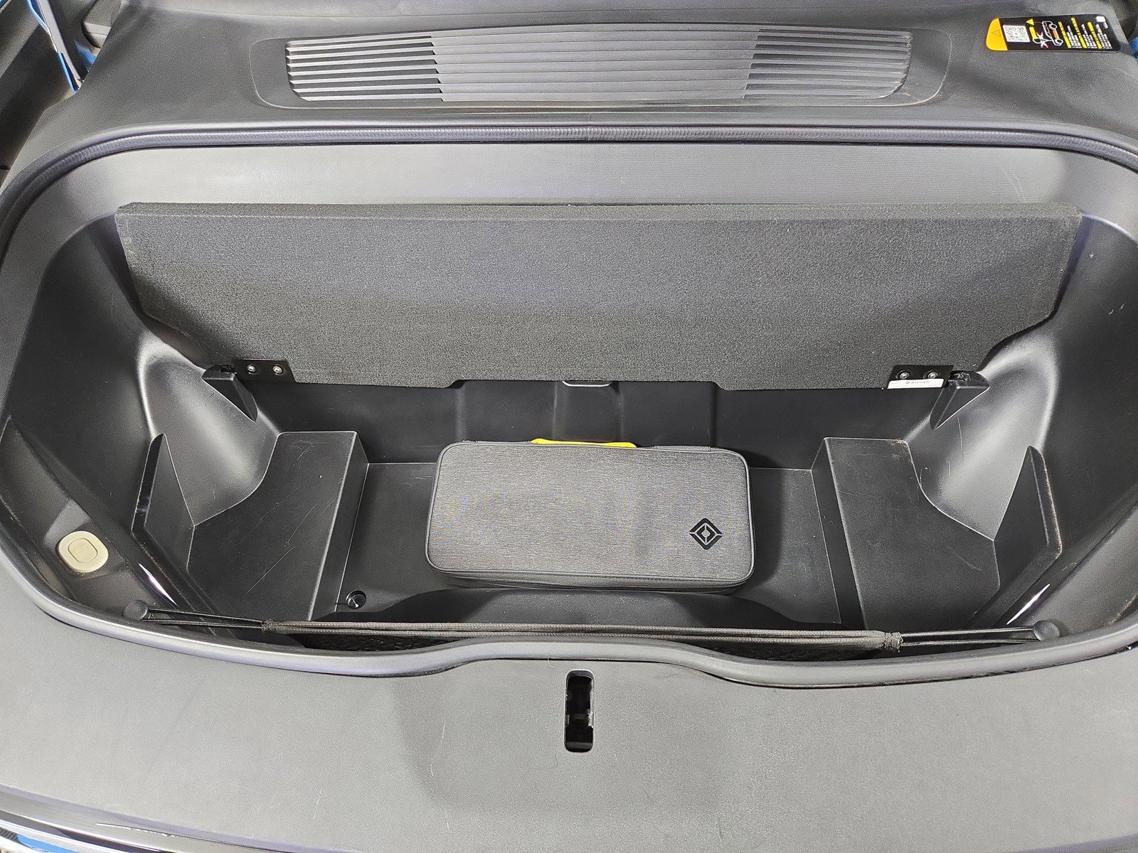 Used 2024 Rivian R1S Adventure AWD/4WD image 14