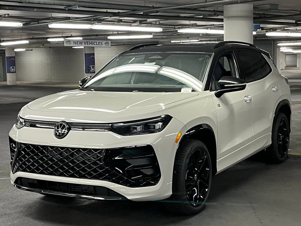 New 2025 Volkswagen Tiguan SE R-Line image 3