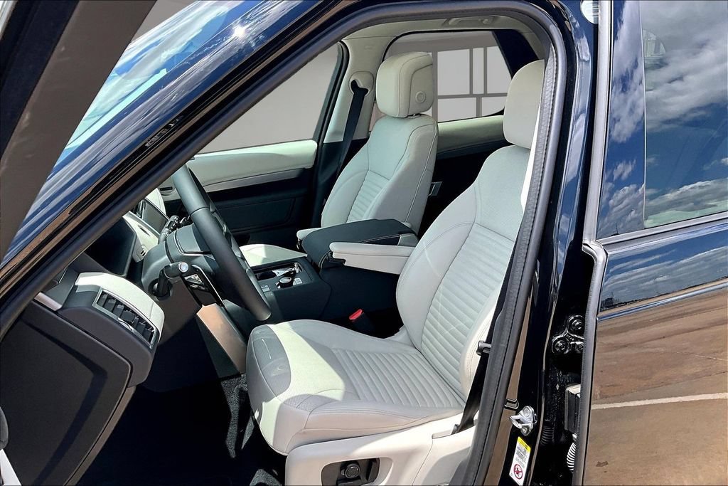 Certified 2025 Land Rover Discovery Dynamic SE AWD/4WD image 25