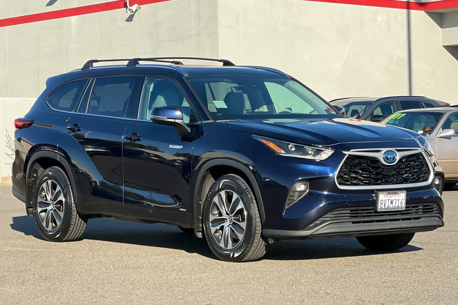 Used 2021 Toyota Highlander XLE AWD/4WD image 5