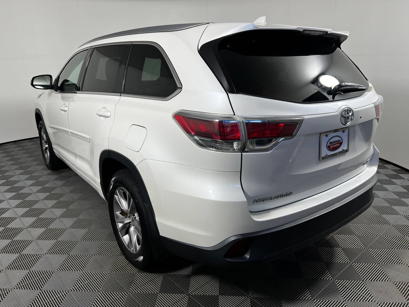 Used 2015 Toyota Highlander XLE AWD/4WD image 7