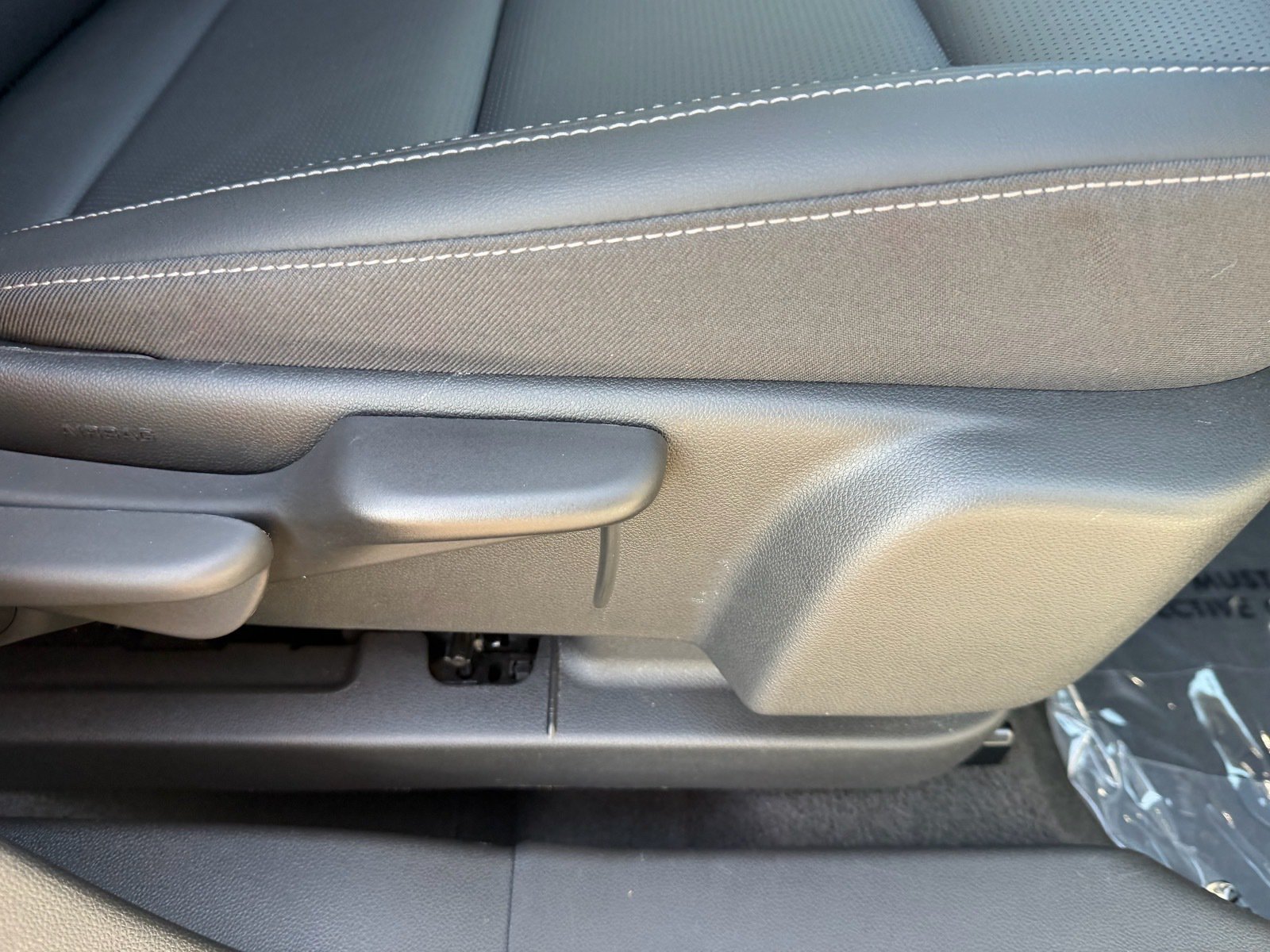Used 2025 Buick Envision Preferred AWD/4WD image 13