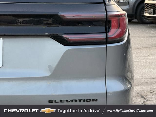 Used 2024 GMC Acadia Elevation w/ Black Edition FWD image 8