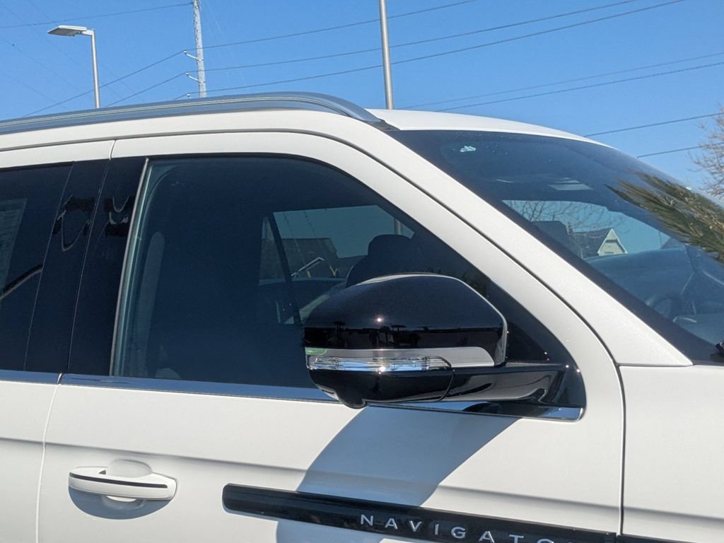 New 2026 Lincoln Navigator Black Label AWD/4WD image 12