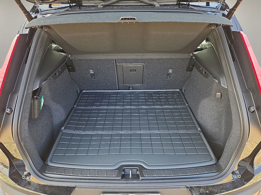 New 2026 Volvo XC40 B4 Plus w/ Protection Package Premier FWD image 13