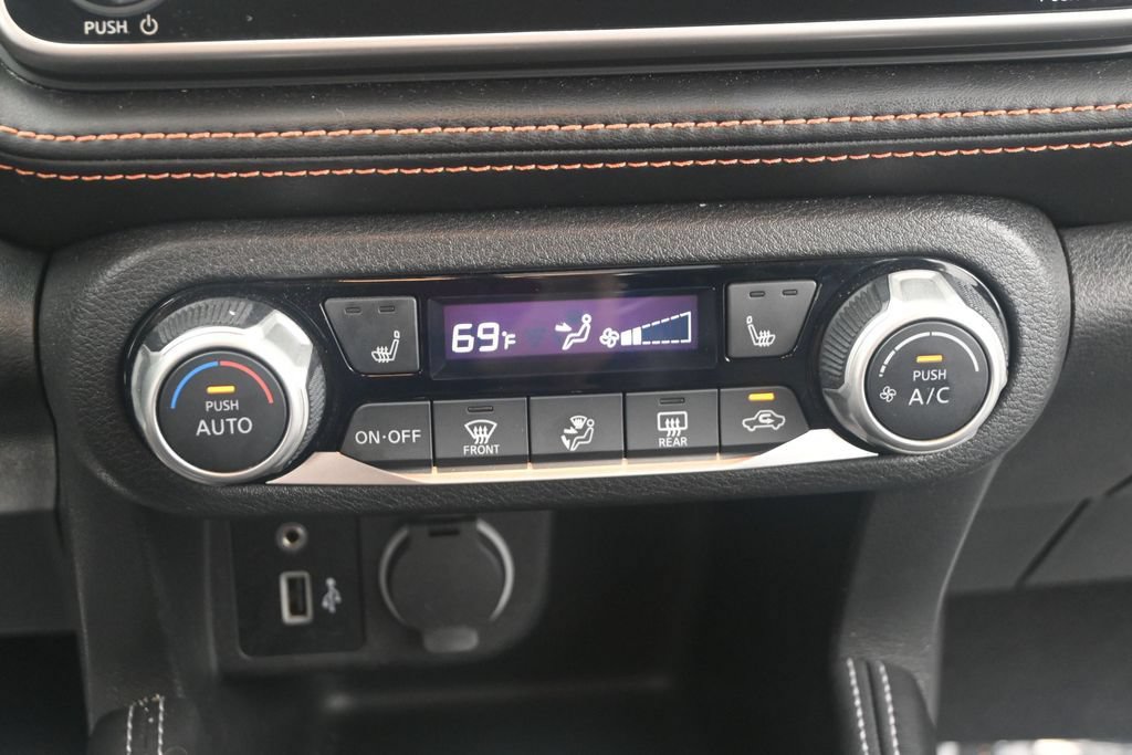Used 2018 Nissan Kicks SR w/ Premium Package FWD image 17