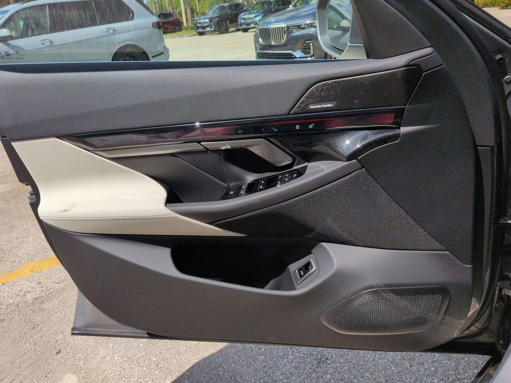 New 2026 BMW i5 eDrive40 w/ Premium Package image 31