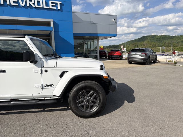 Used 2024 Jeep Gladiator Sport AWD/4WD image 2