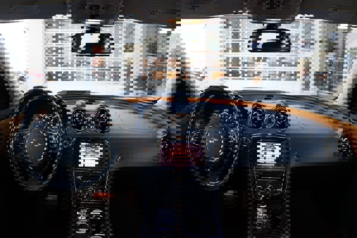 Used 2014 Jaguar XJ L Portfolio image 11