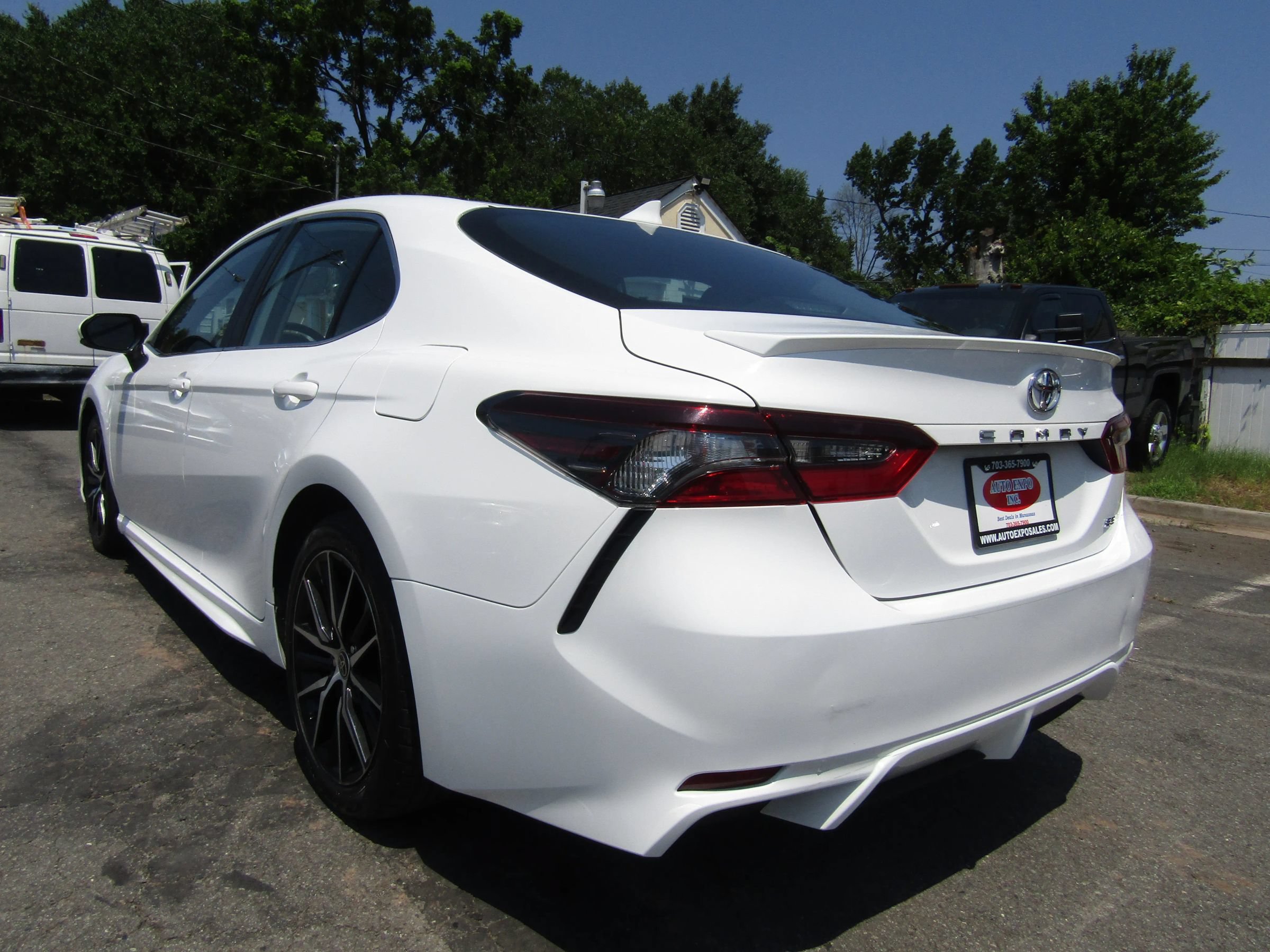 Used 2023 Toyota Camry SE FWD image 5
