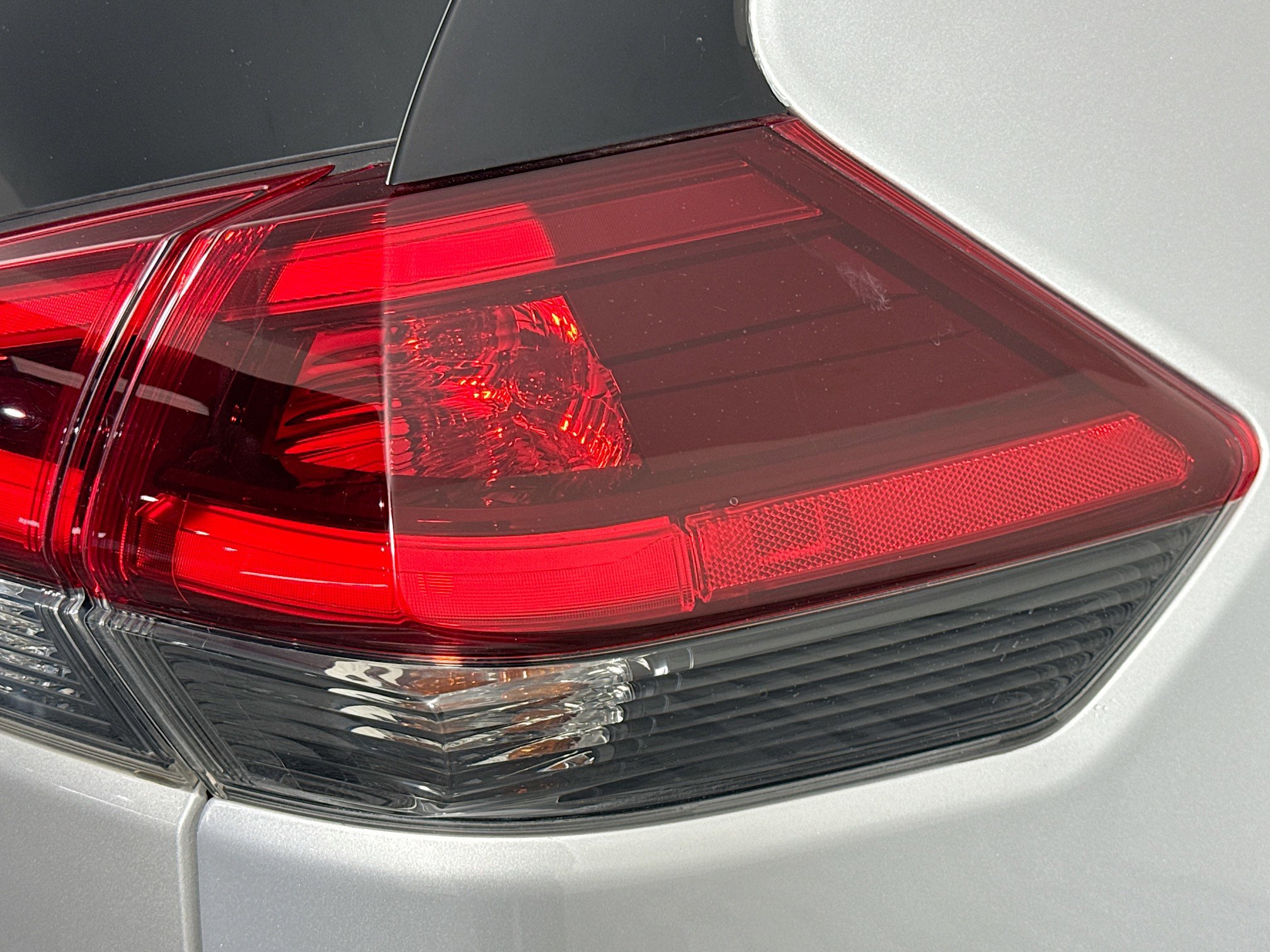 Used 2020 Nissan Rogue S AWD/4WD image 32