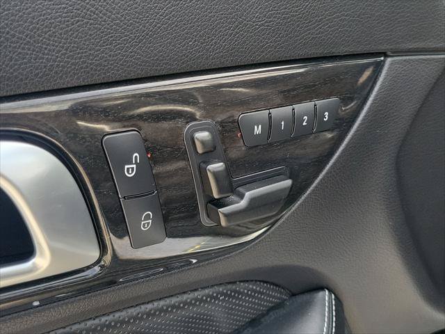 Used 2015 Mercedes-Benz SLK 250 w/ Premium Package image 17