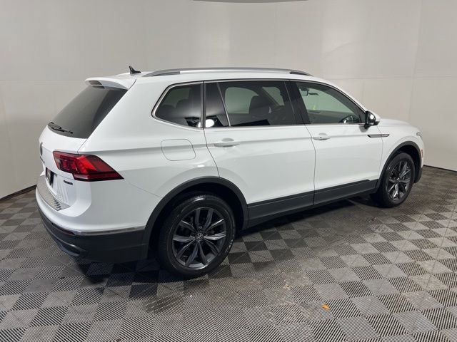 Used 2022 Volkswagen Tiguan SE AWD/4WD image 9