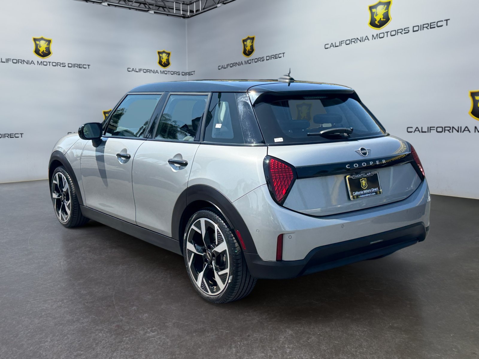 Used 2025 MINI Cooper 4-Door Hardtop FWD image 3