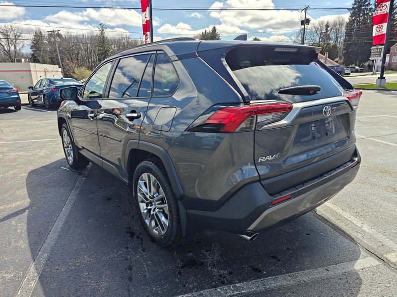 Used 2019 Toyota RAV4 Limited w/ Advanced Technology Package image 8