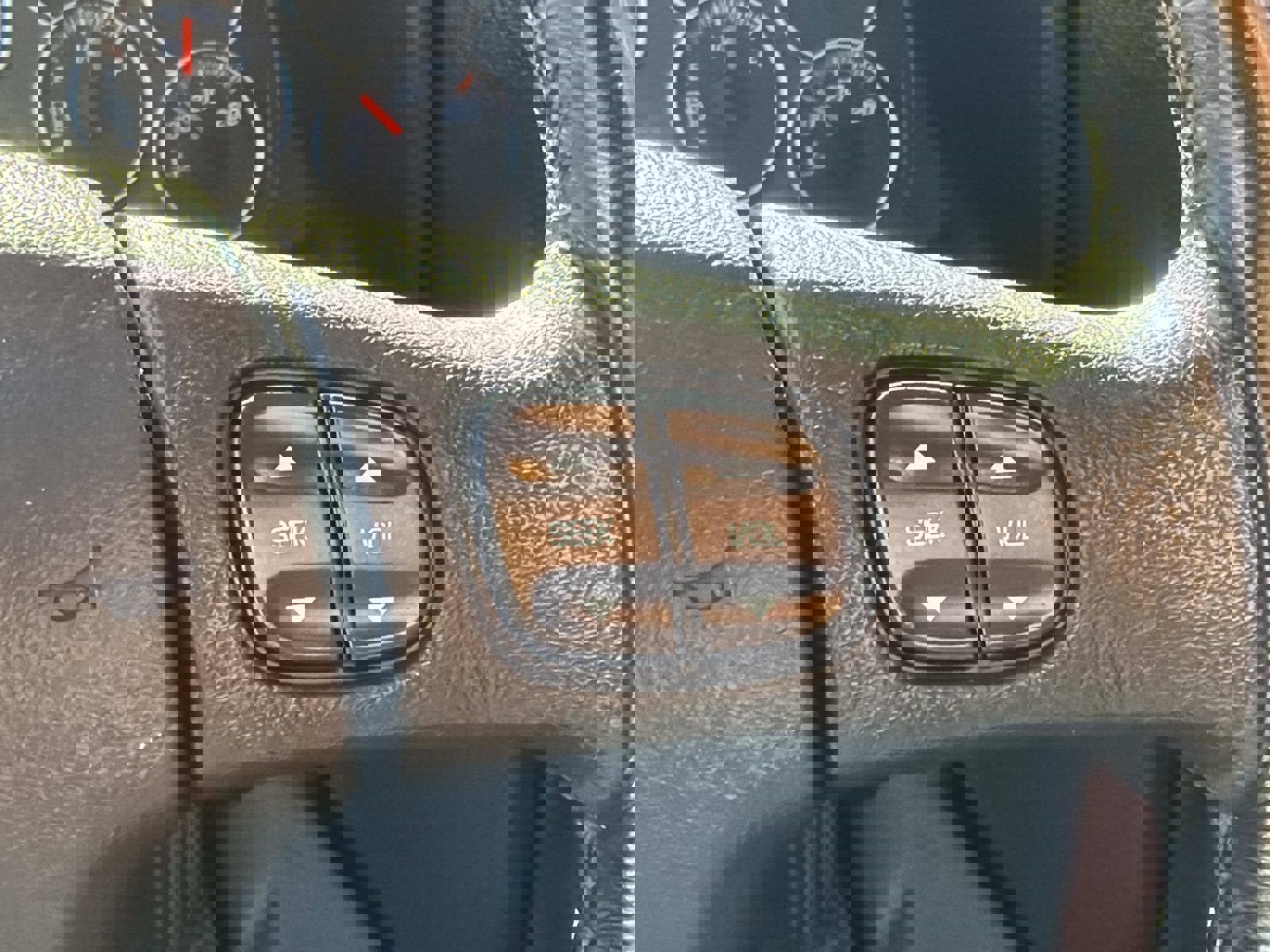 Used 2006 GMC Envoy Denali image 7