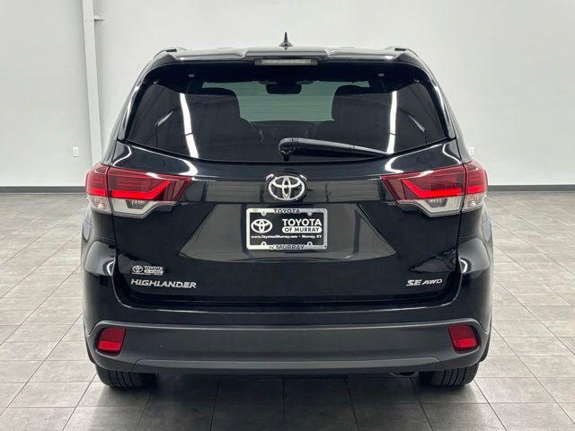 Used 2019 Toyota Highlander SE image 3