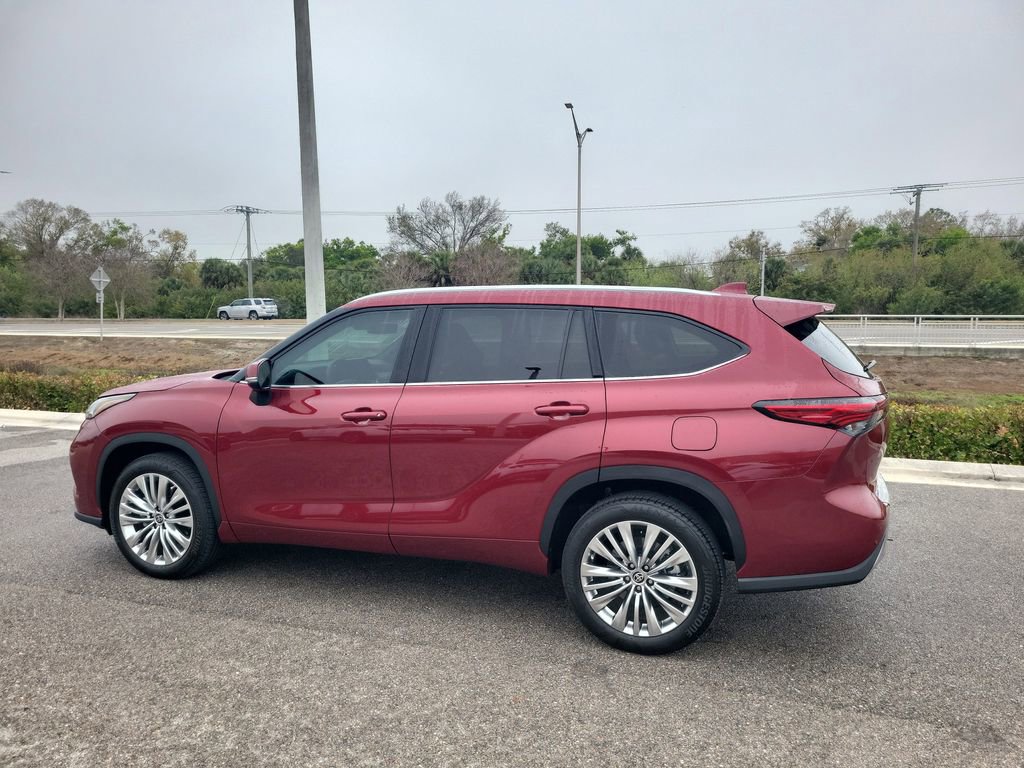 Used 2023 Toyota Highlander Platinum image 9